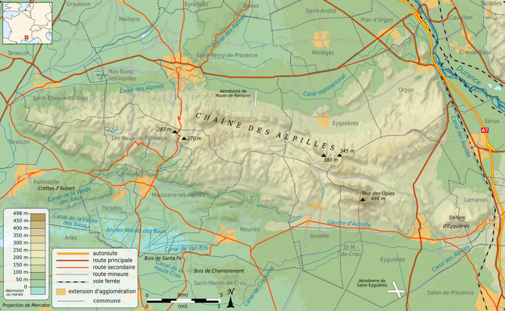 Découvrez les plus beaux villages et lieux à visiter dans les Alpilles : Saint-Rémy-de-Provence, Les Baux-de-Provence et autres joyaux provençaux à ne pas manquer.