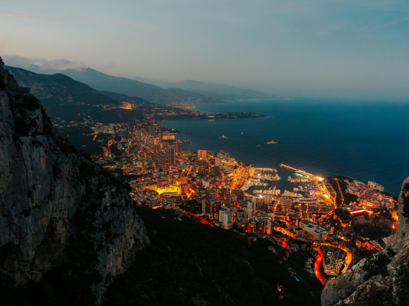 Découvrez les villes les plus chères au monde pour l'immobilier de luxe. Explorez les prix des villas, appartements et propriétés exceptionnelles dans les villes de prestige.