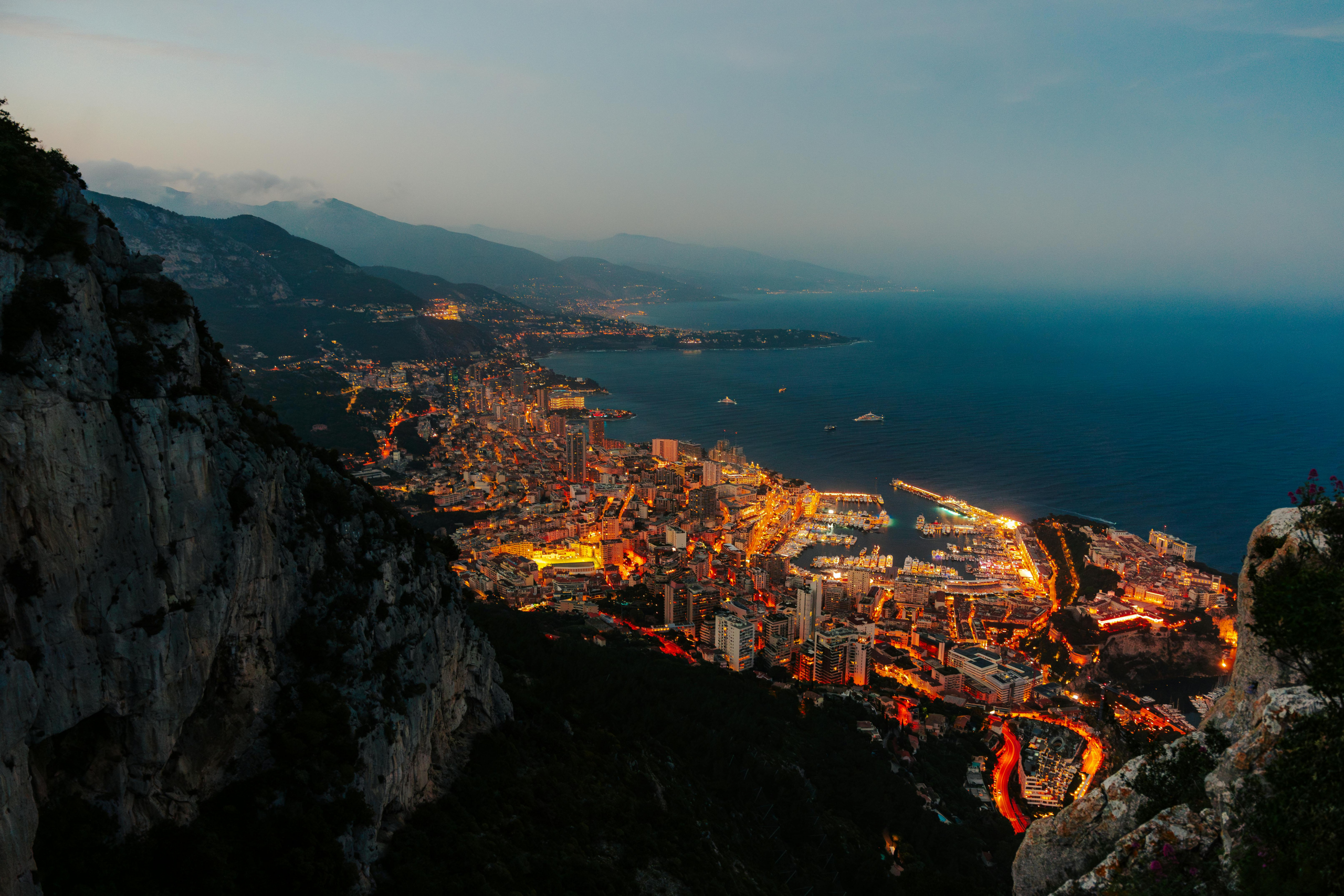 Discover the most expensive cities in the world for luxury real estate. Explore the prices of exceptional villas, apartments and properties in prestigious cities.