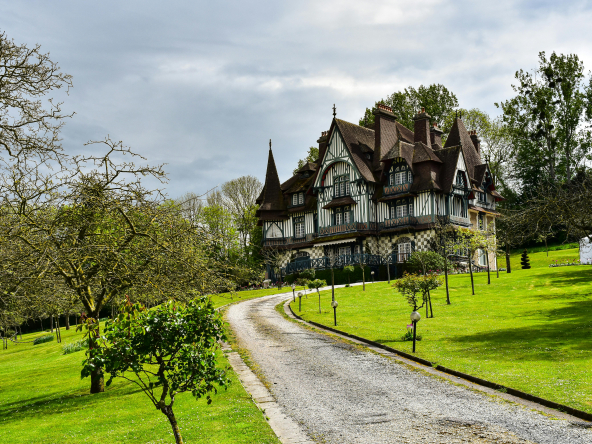 Découvrez les meilleures opportunités d’investissement dans l’immobilier de luxe en France et comment optimiser rendement et valeur patrimoniale.