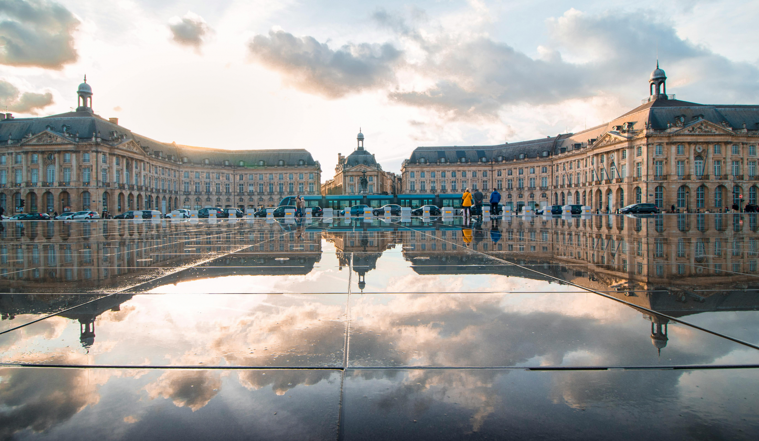 Find out why investing in luxury real estate in France is a strategic decision. Take advantage of its tax advantages, its dynamic market and its unique assets.