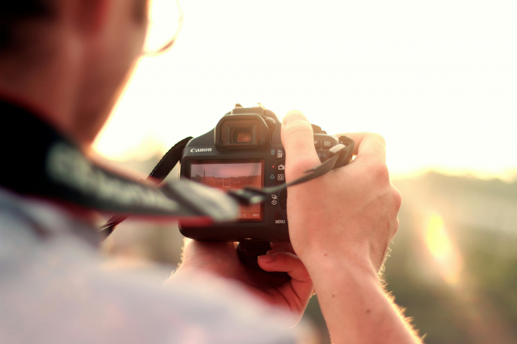 Luxury real estate photographers: boost your visibility and attract agencies and clients to Produits de Charme for high-end projects.