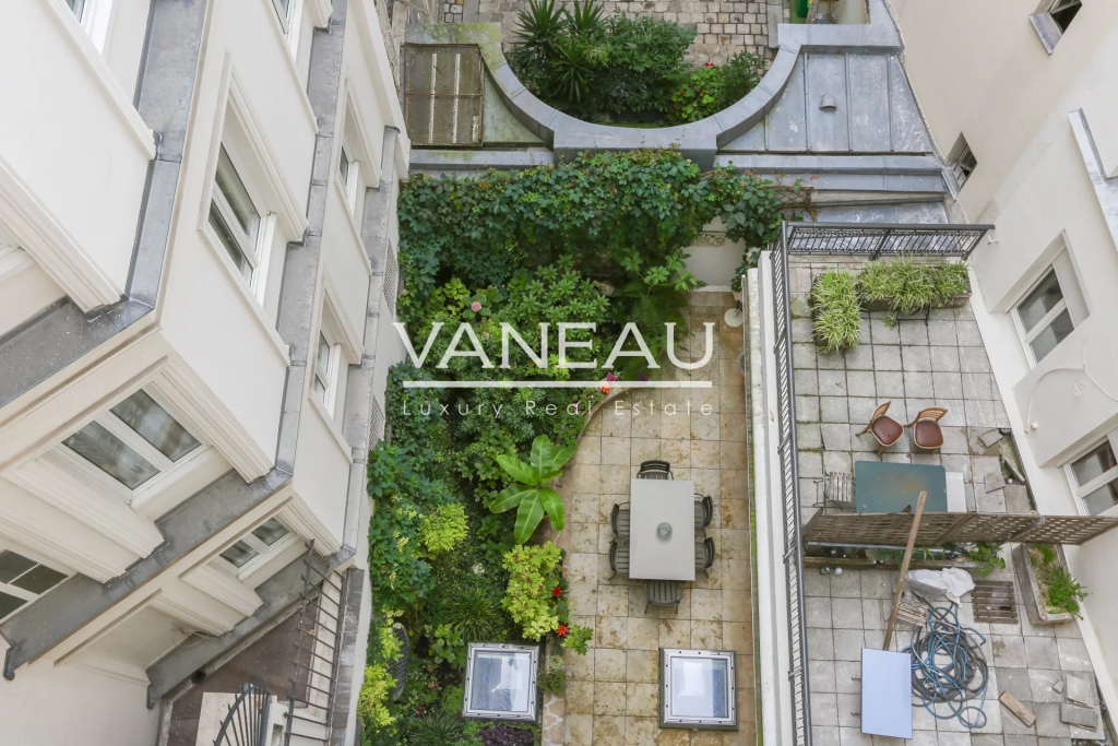 Vente Appartement de Luxe d'Exception Paris 8ème Madeleine 2 490 000 € Surface 193 m² surface totale 243 m² Terrasse arborée 51 m²