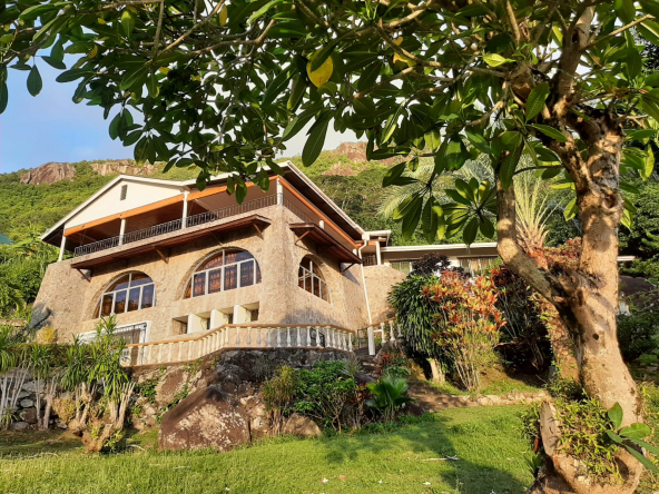 Villa de luxe Beau Vallon, Mahé, Seychelles,vue mer, jardin, 6 chambres, 4 salles de bain, studio indépendant. Seychelles vente propriétés et immobilier luxe.