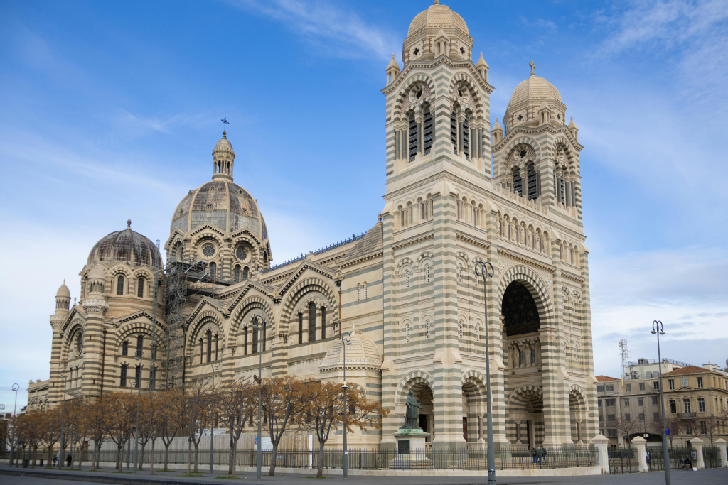 Obtenez une estimation précise et professionnelle de votre bien immobilier de luxe à Marseille. Confiez votre projet à des experts pour une évaluation optimale.