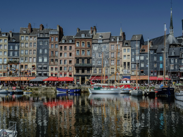Explorez l’immobilier de luxe dans le Calvados : Deauville, Caen, Honfleur, Trouville et bien plus. Découvrez les villes où investir ou vivre dans cette région prestigieuse.