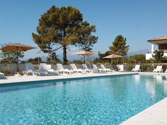 A Suara - Locations de villas de vacances à Ghisonaccia en Haute-Corse. Résidence de tourisme de locations de vacances avec piscine et proche de la mer.