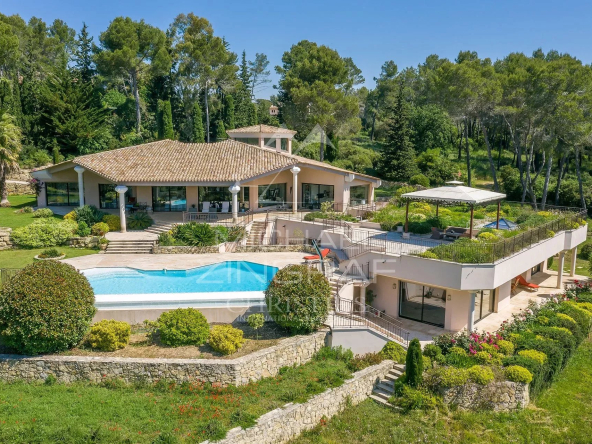 Découvrez les plus belles demeures de charme à vendre en France sur Propriétés de Charme.