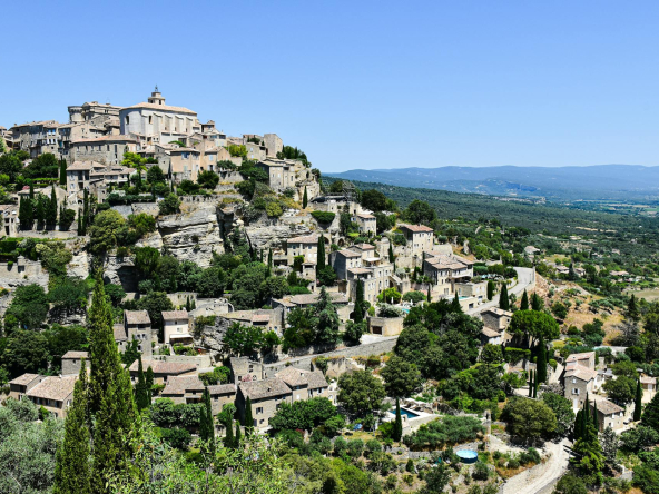 Immobilier de luxe dans le Vaucluse : Bastides et Domaines d'Exception