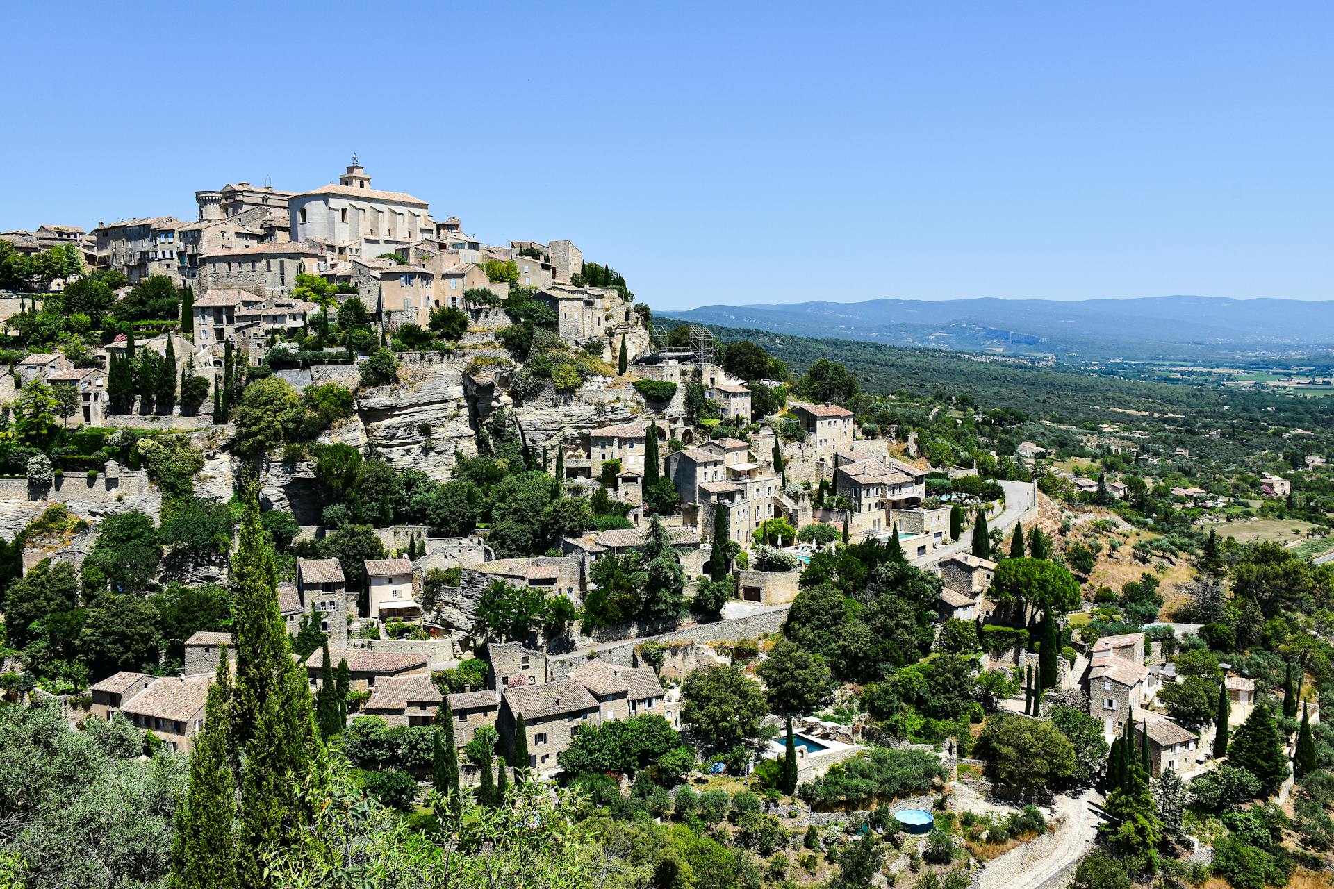 Immobilier de luxe dans le Vaucluse : Bastides et Domaines d'Exception