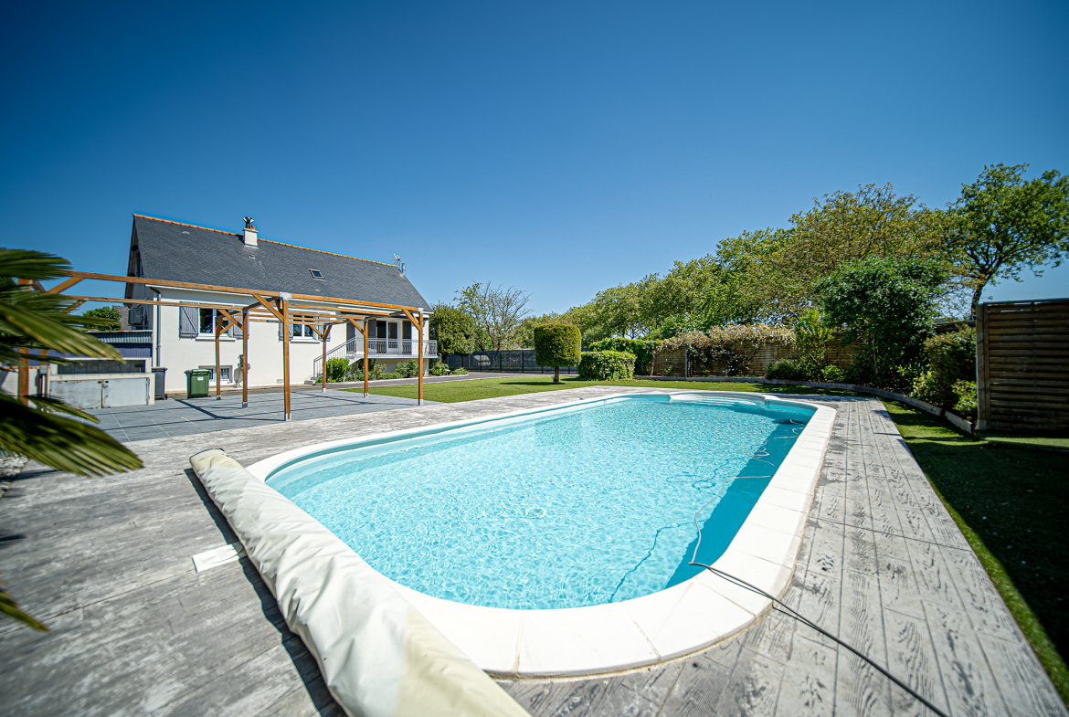 Propriété rénovée maison avec piscine et studio à Ballan-Miré 37