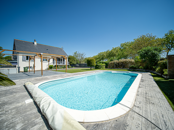 Propriété rénovée maison avec piscine et studio à Ballan-Miré 37