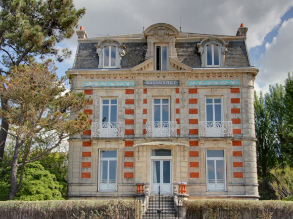 Vente de maisons de luxe, villas haut de gamme avec piscine et maisons d’architecte de particulier à particulier : publiez sans agence ni commission sur Propriétés de Charme