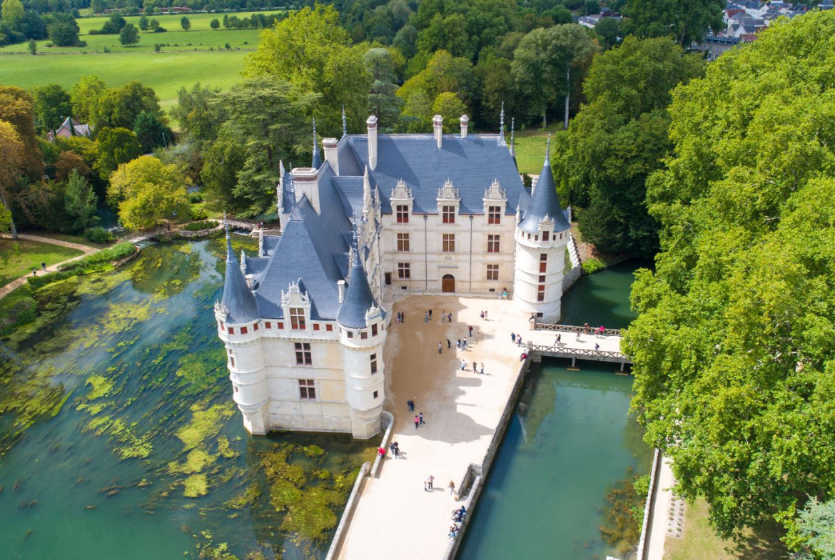 Vente de châteaux de France et monuments historiques de particulier à particulier publiez sans agence ni commission sur Propriétés de Charme