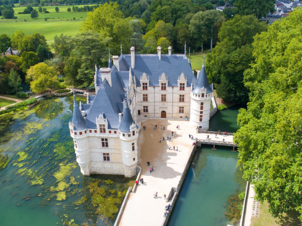 Vente de châteaux de France et monuments historiques de particulier à particulier publiez sans agence ni commission sur Propriétés de Charme