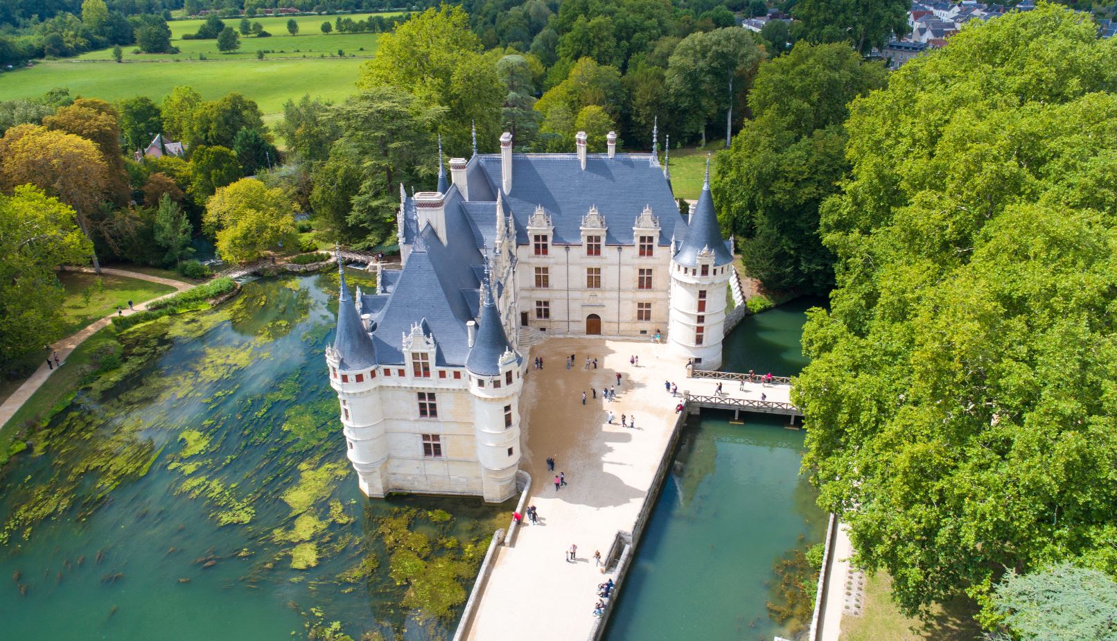 Vente de châteaux de France et monuments historiques de particulier à particulier publiez sans agence ni commission sur Propriétés de Charme