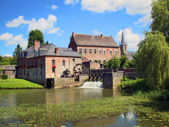 Vente de corps de ferme, moulins, fermettes et longères de particulier à particulier : publiez sans agence ni commission sur Propriétés de Charme