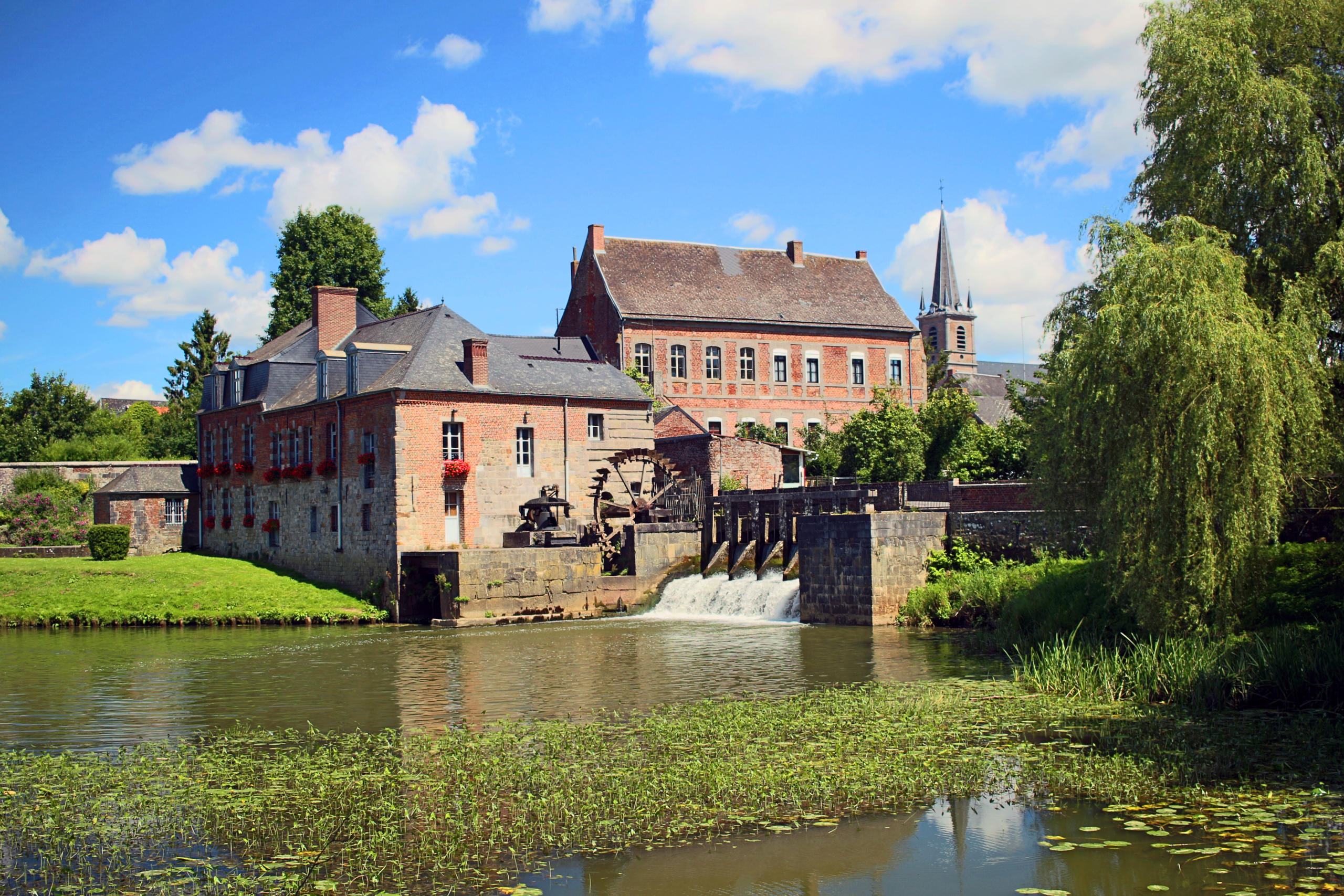 Vente de corps de ferme, moulins, fermettes et longères de particulier à particulier : publiez sans agence ni commission sur Propriétés de Charme