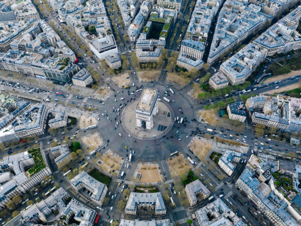 Découvrez les plus beaux appartements de charme à vendre à Paris : architecture haussmannienne, hôtels particuliers, prestige et élégance au cœur de la capitale.
