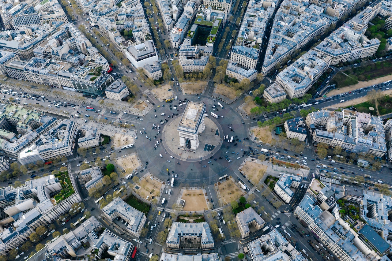 Découvrez les plus beaux appartements de charme à vendre à Paris : architecture haussmannienne, hôtels particuliers, prestige et élégance au cœur de la capitale.