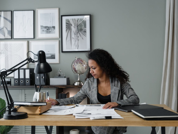 Discover all the tasks of a landlord, the specificities of a SCI, common difficulties and the keys to efficient and stress-free rental management.