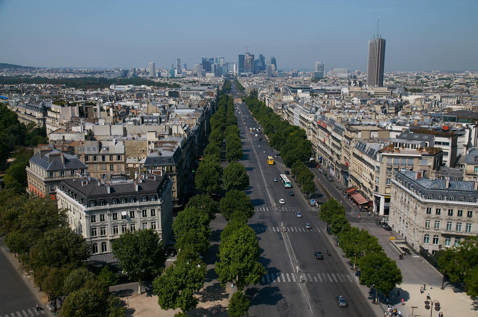Découvrez nos appartements de prestige à vendre sur l’avenue Foch, Paris 16ᵉ. Luxe, volumes exceptionnels et adresse emblématique.