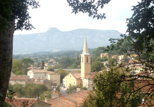 Découvrez les tendances du marché immobilier de luxe à Gémenos, avec des villas haut de gamme à vendre dans un cadre naturel privilégié.