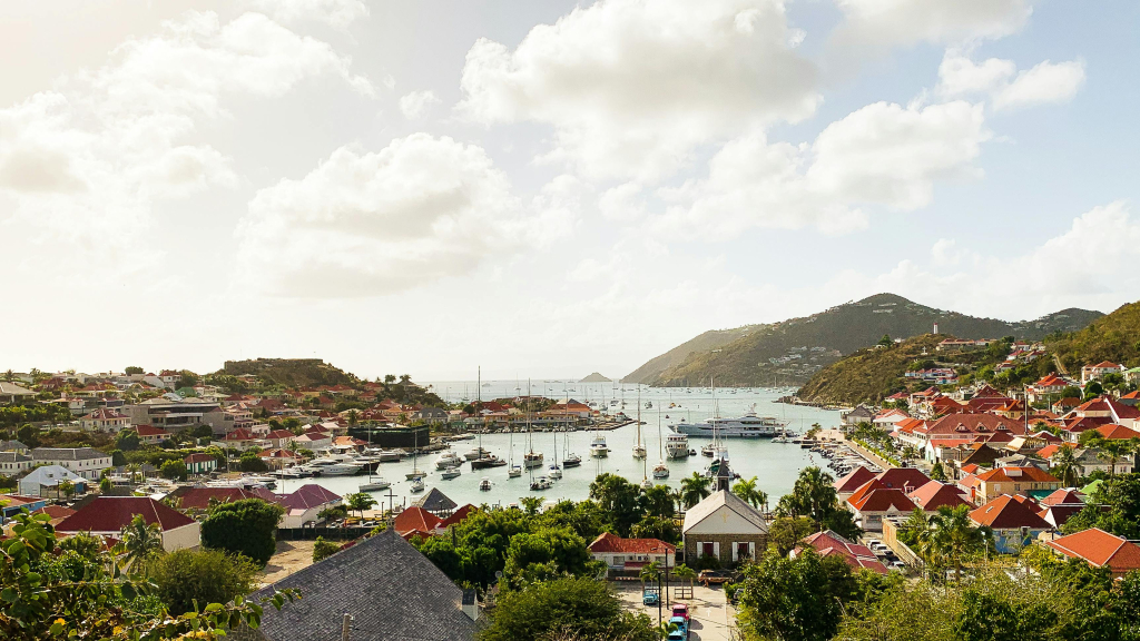Discover luxury real estate in Saint-Barthélemy: villas, penthouses and exclusive estates for investors and wealthy individuals.