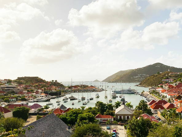 Découvrez l’immobilier de luxe à Saint-Barthélemy : villas, penthouses et domaines exclusifs pour investisseurs et particuliers fortunés.