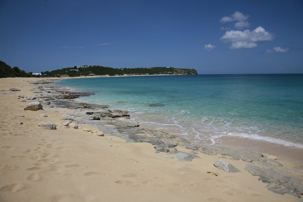 Explore luxury real estate in Saint-Martin: villas, estates and exclusive properties for investors and wealthy individuals.