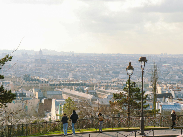 Stay in a charming bed and breakfast in Montmartre, Paris. Enjoy panoramic views of the Sacré-Cœur Basilica and the rooftops of the capital.