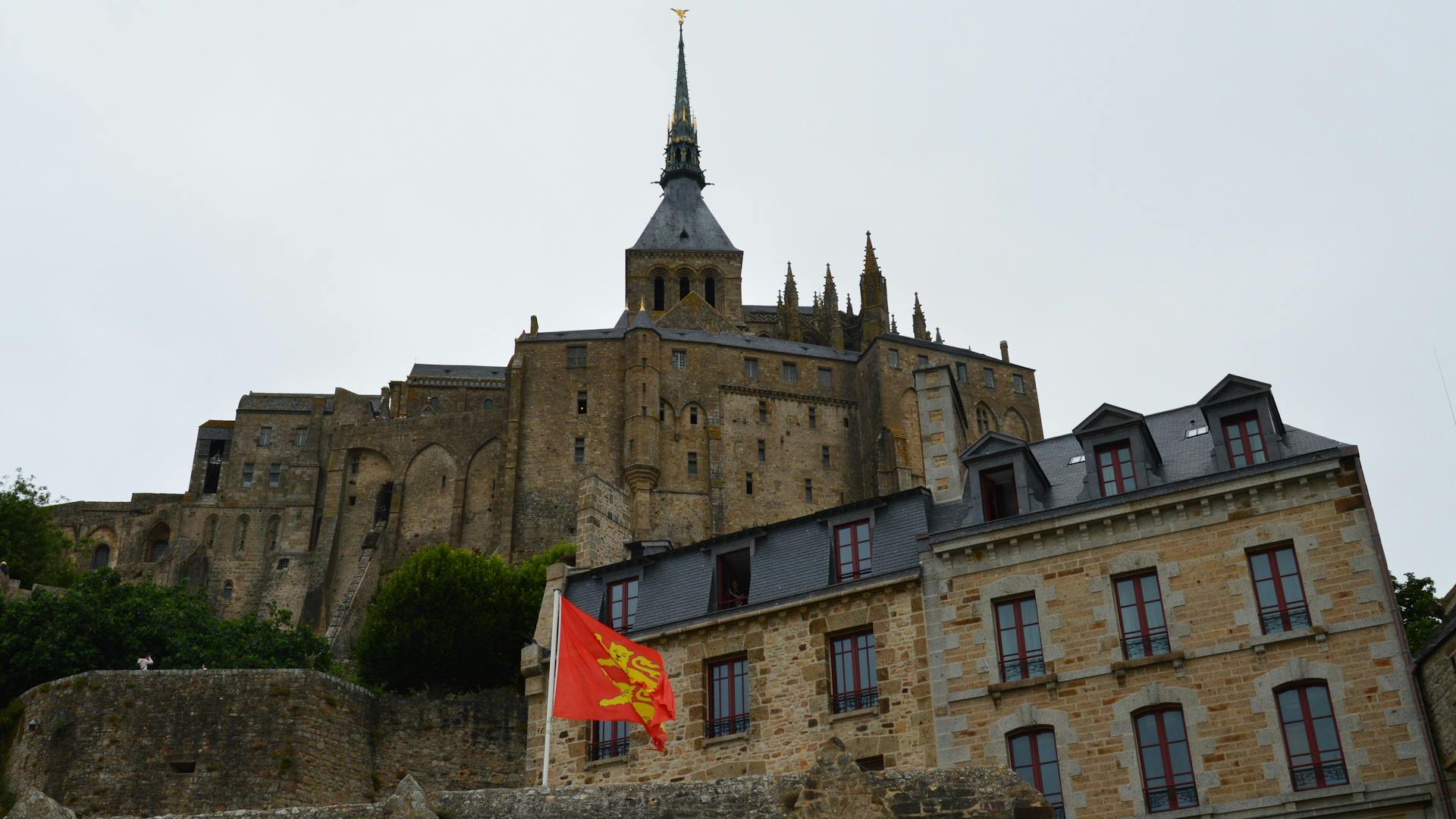Louez villas, gîtes, châteaux de prestige dans le Calvados. Escapades, week-end et séjours de charme en Normandie.
