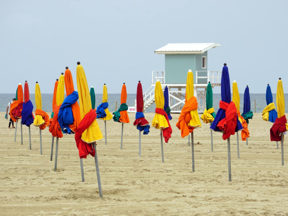 Discover the prestigious villas, castles and cottages in Deauville for luxury stays, weekend getaways and exclusive events in Normandy.