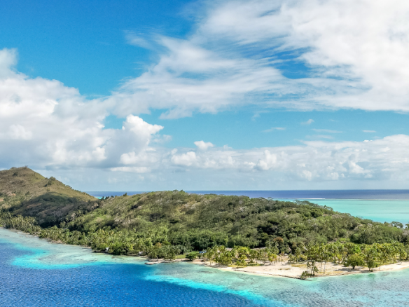 Rare plot of land for sale in Bora Bora, French Polynesia, 7 hectares of usable land, ideal for a prestigious hotel project, full file available.