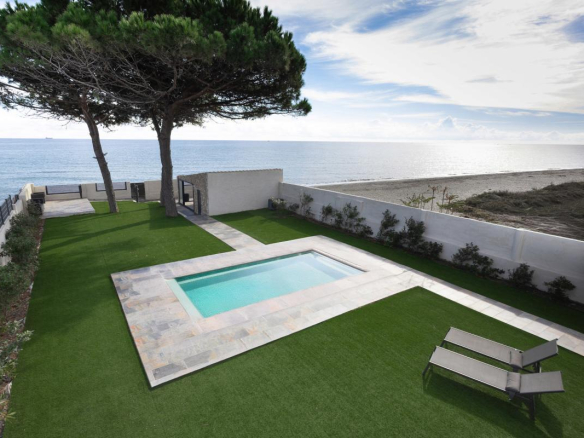 Villa d’Exception Pieds dans l’Eau en Corse à La Marana, Lucciana – 6 Chambres