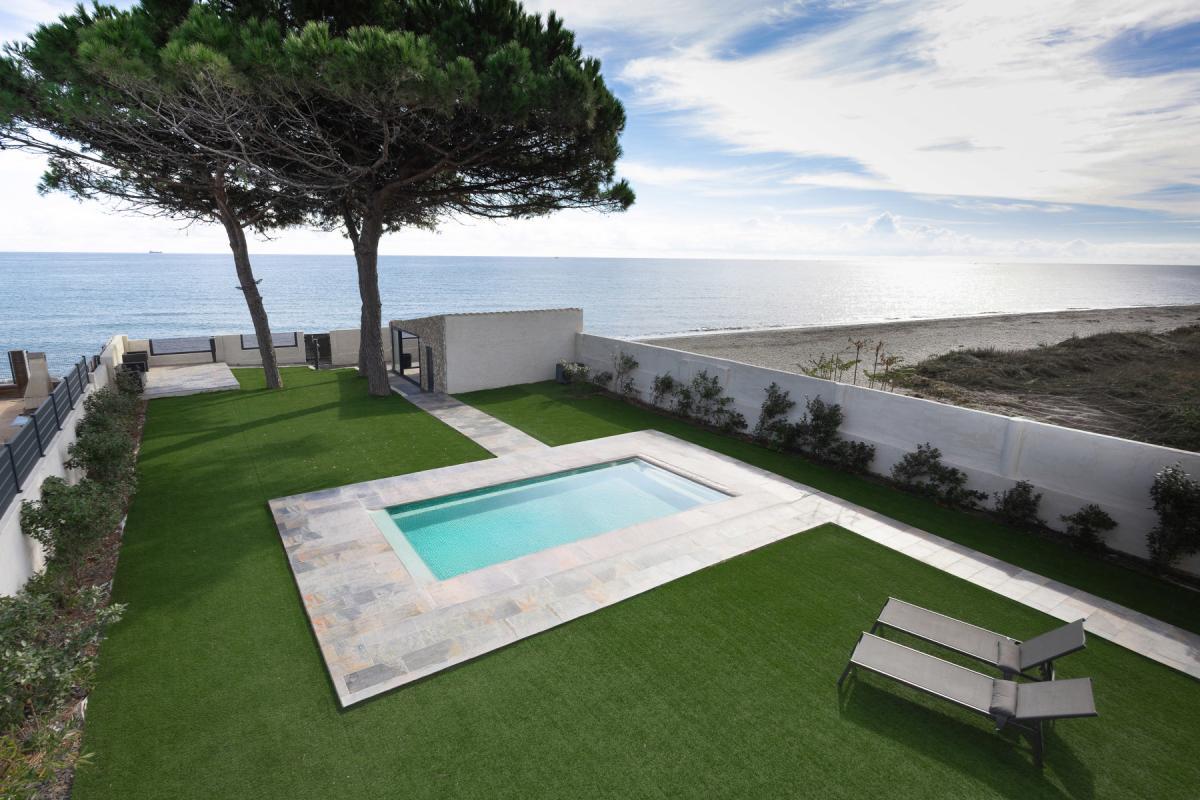 Villa d’Exception Pieds dans l’Eau à La Marana, Lucciana – 6 Chambres