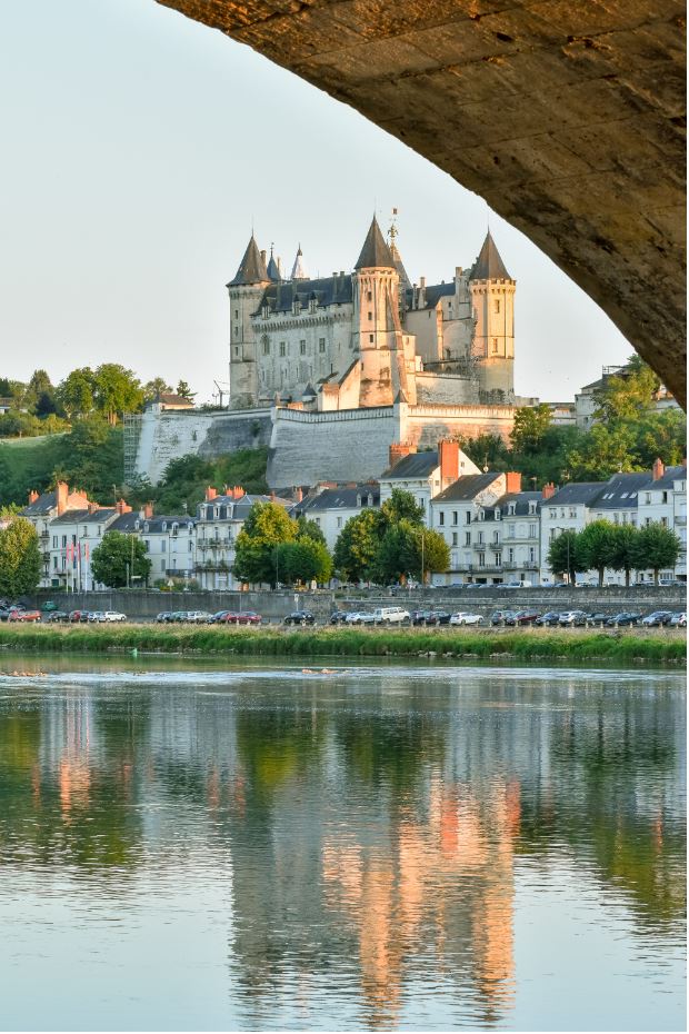 Châteaux de la Loire UNESCO, demeures en tuffeau, Sologne et vignobles — guide du marché immobilier de prestige en Centre-Val de Loire.