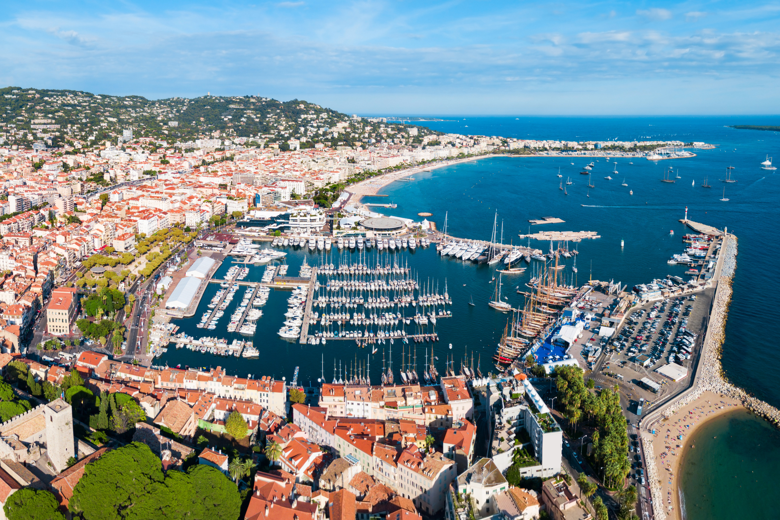 Villas de luxe avec piscine et vue mer en location de vacances à Cannes — Côte d'Azur