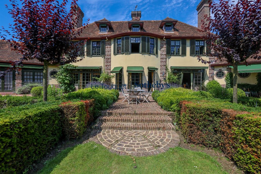 Luxury real estate photo | Charming Properties