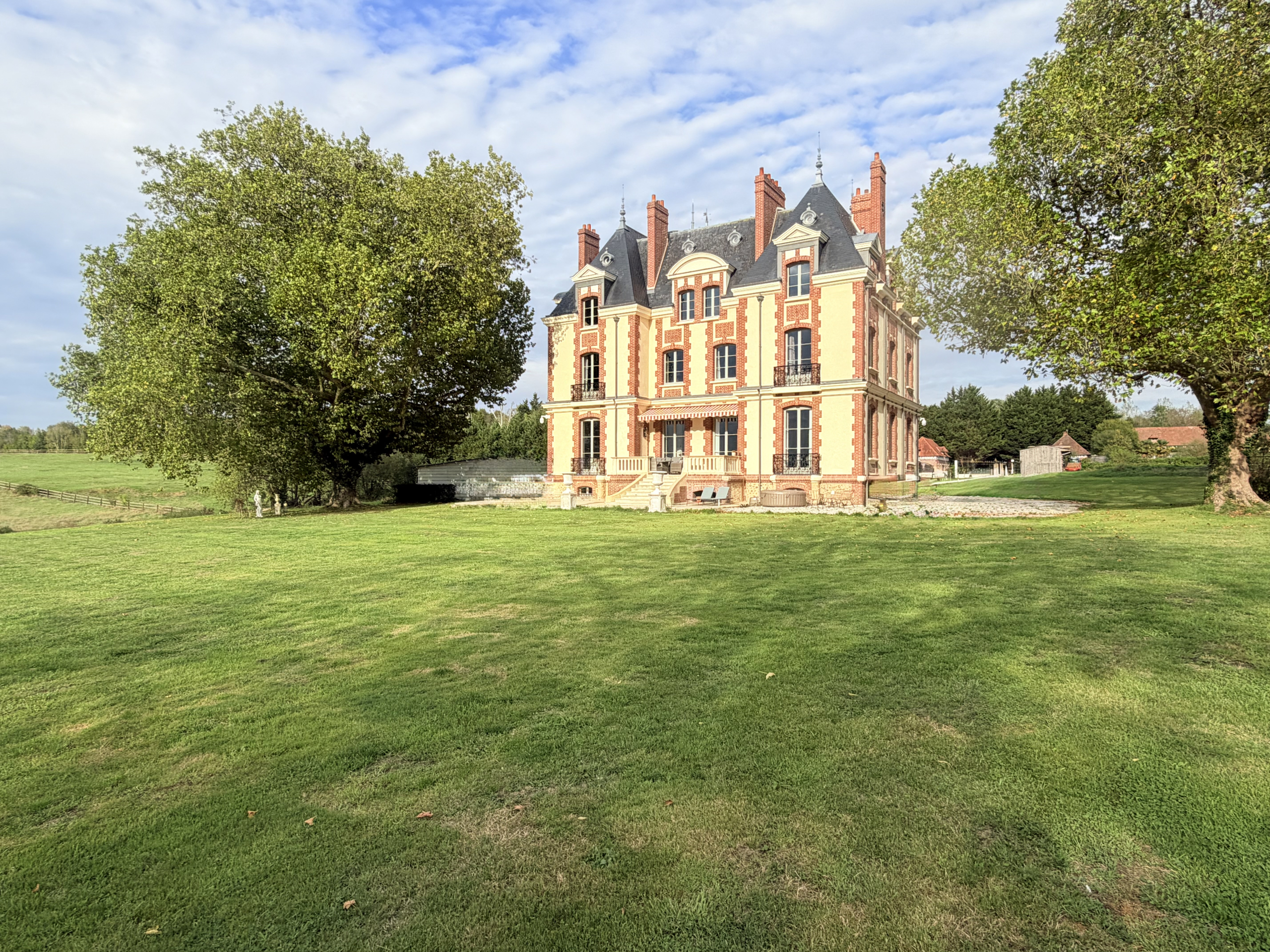 Manor house for sale near Deauville with grounds in the Pays d'Auge