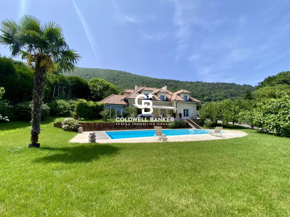 Très belle maison avec piscine et vue Montagnes