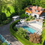 À VENDRE – Maison rénovée 130 m² + véranda. piscine vue Salève – Lucinges
