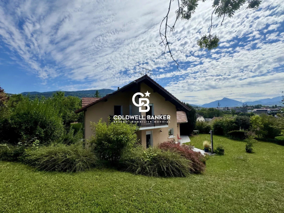Maison familiale de 169 m² avec jacuzzi, jardin arboré et 5 chambres – Vue dégagée à Cranves Sales