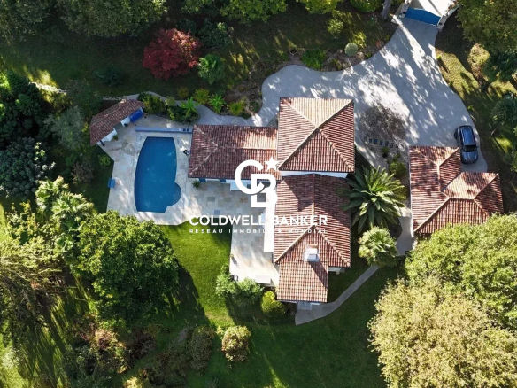 For sale house in a green setting in Arcangues