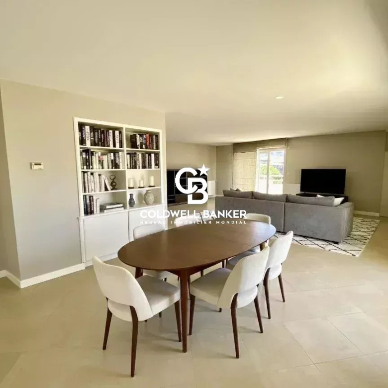 Paris 17e – Jonquière – Guy Moquet – Comme une maison – Trois pièces en triplex –