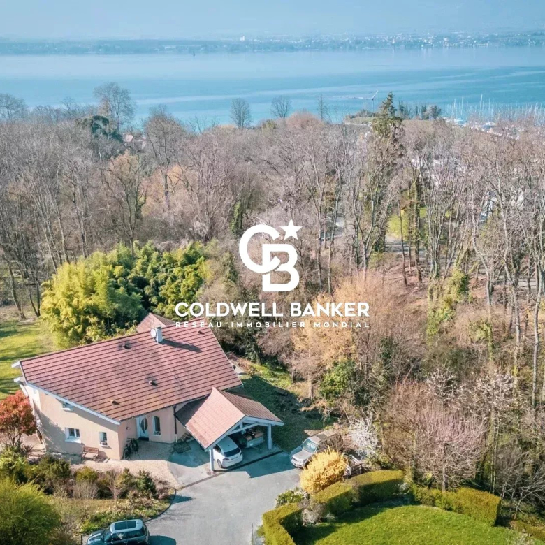 Magnifique maison de 258m2 – Terrain de 1800m2 – 4 chambres – Piscine intérieure – Domaine privé du Haut Bissin – Garage