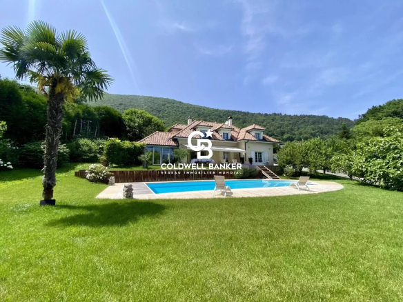 Luxury house in Mornex – 313 m² with swimming pool and mountain views near Geneva
