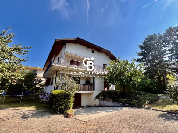 Townhouse for sale in Annemasse, divided into 2 apartments with attic, basement and strong rental potential 74100