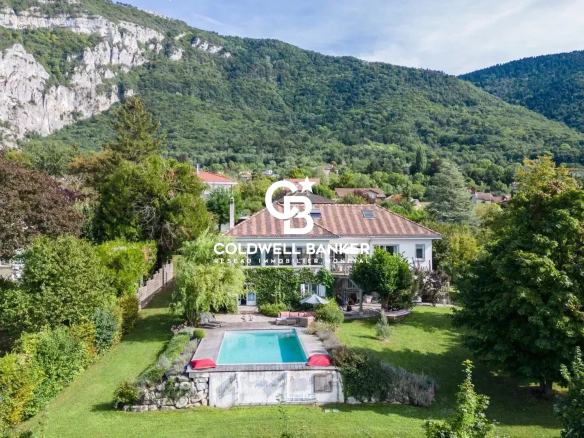 Beautiful house for sale with views of the Jura mountains in Collonges Sous Salève 74160