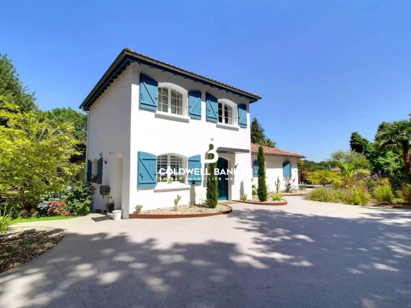 Luxury real estate photo | Charming Properties